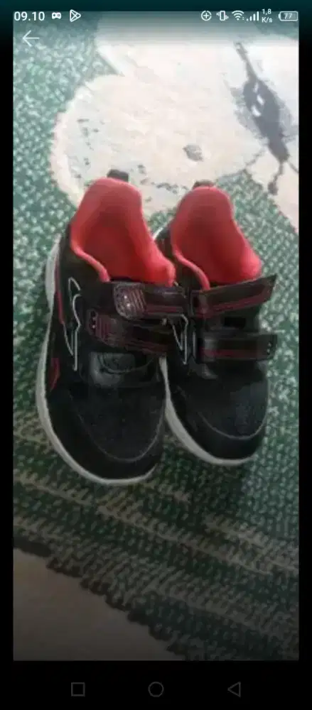 Direlangkeung sepatu anak-anak nya masih bagus mulus