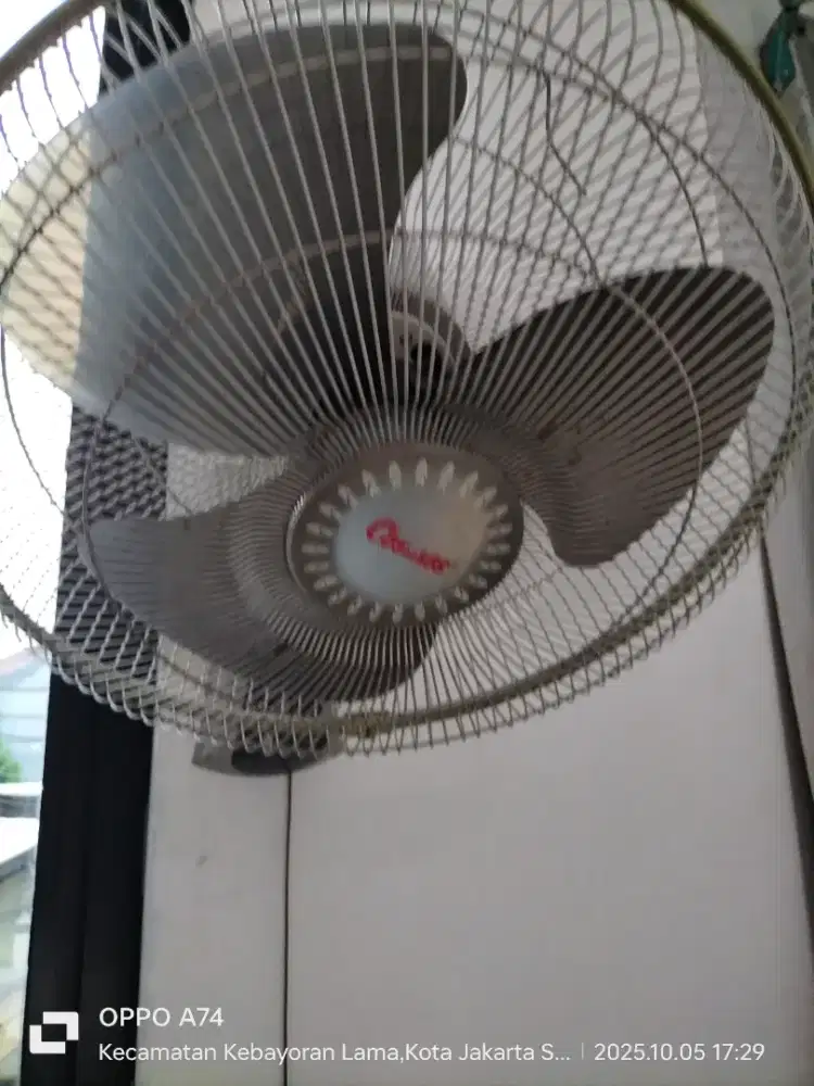 Kipas angin dinding cosmos