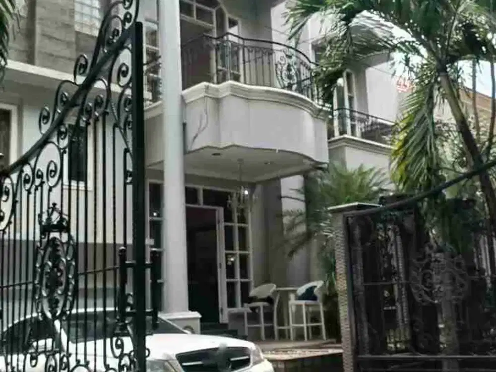 DIJUAL RUMAH MEWAH 2 LANTAI BAGUS DAN KOKOH DI CIBUBUR JAK TIM