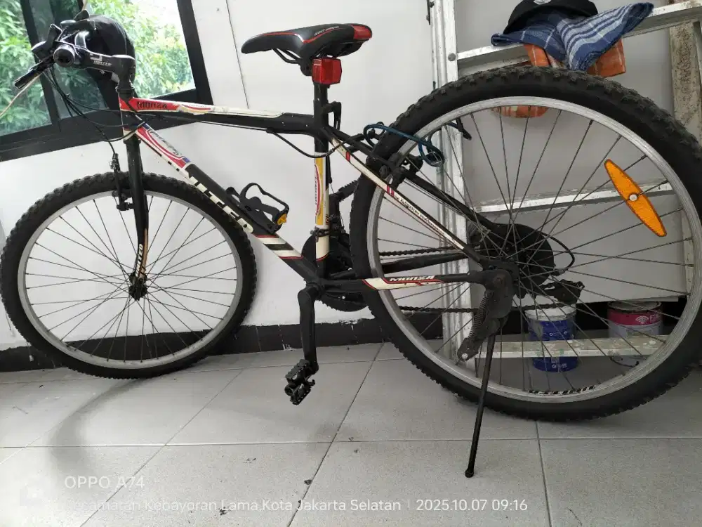 Sepada bekas pake ukuran 24 merk united Monza