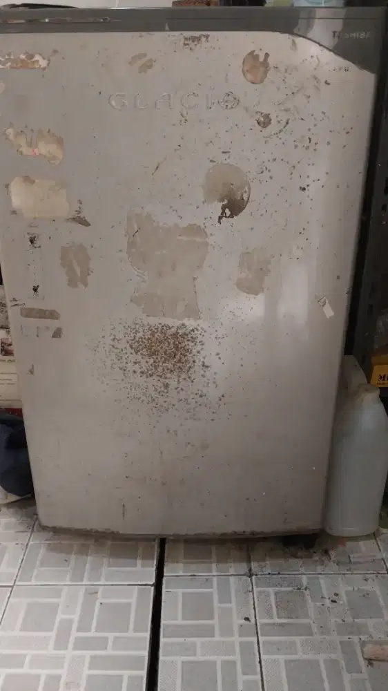 Kulkas bekas Toshiba glacio 1 pintu buat jual es batu ok banget