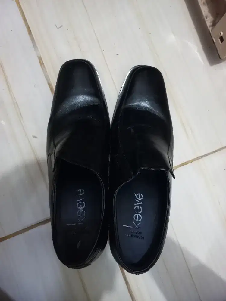 Sepatu pantopel merk keeve size 42