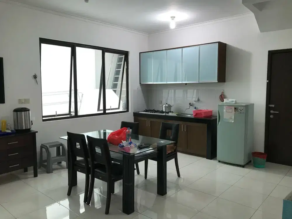 DIJUAL RUMAH 2LANTAI SEMIFURNIS MURAH NEGO ATMOSPHERE SENTUL CITY SSR764