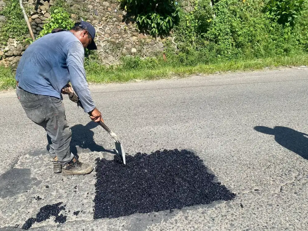 Cold Patch ( Bahan Tambal Jalan Instan)