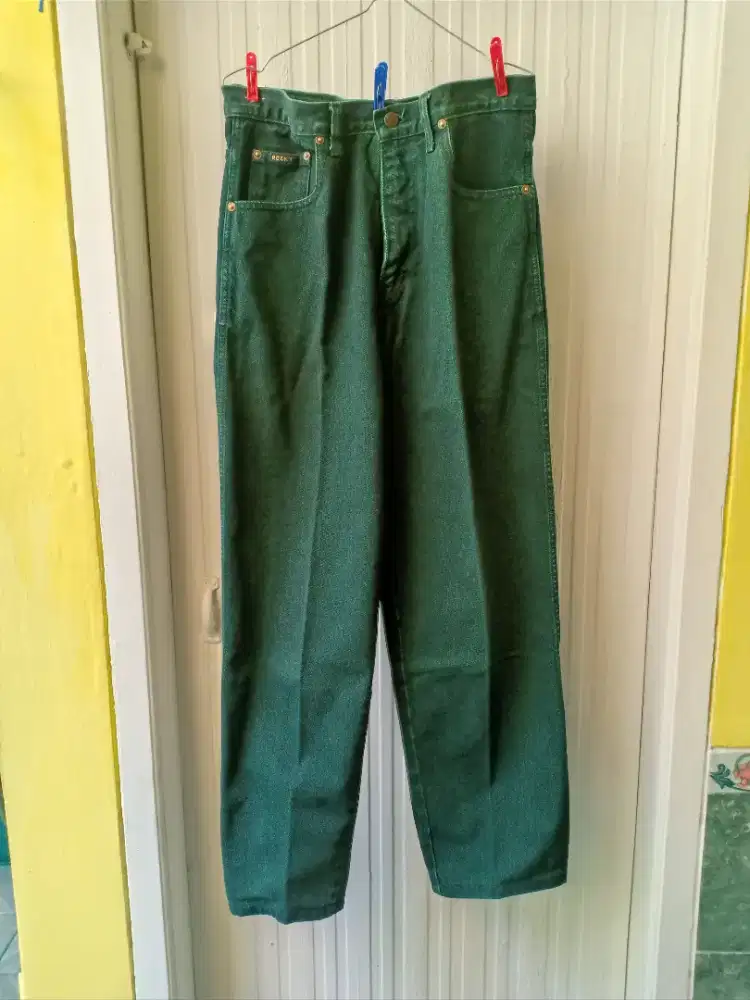Jual Celana Jeans Warna Hijau Tua Merek Rocky