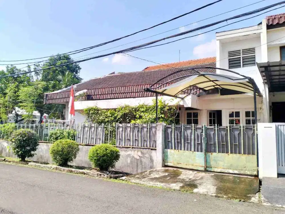 Dijual Rumah Lama Hoek Tanah Luas Dalam Komplek Strategis di Pancoran, Jakarta Selatan