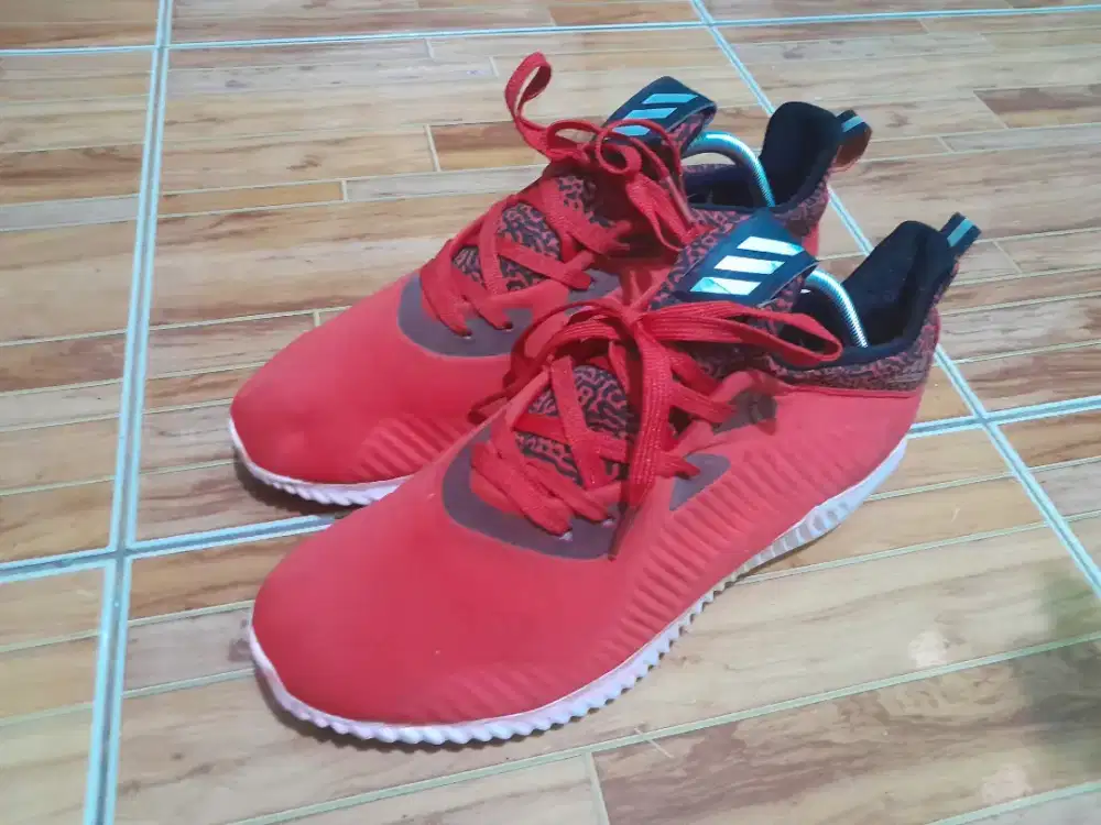 Sepatu adidas merah size 43