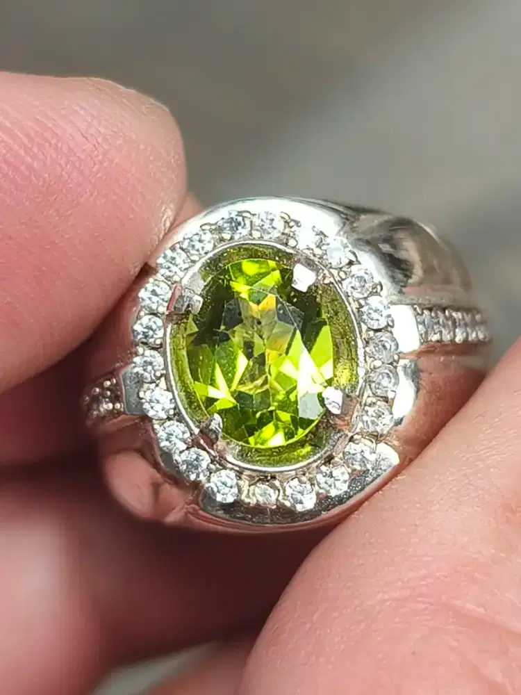 Batu peridot burma 1.81 carat ring perak memo MRI top kristal