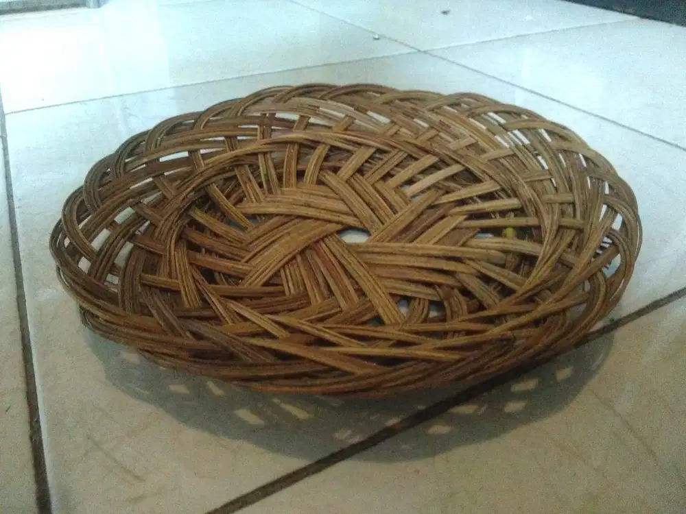 Piring Anyaman Bambu Rotan Tradisional