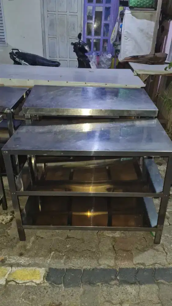 Meja stanlist siap pakai