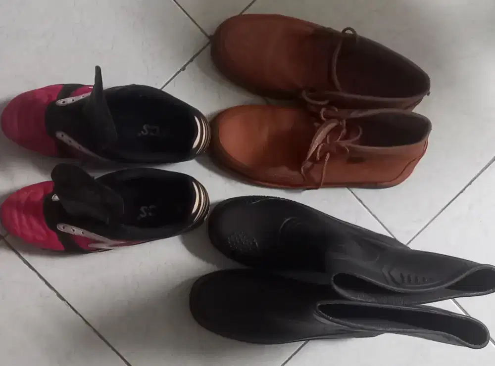 Sepatu APE boots Moco masih baru,sepatu bola Specs,  class black shoes