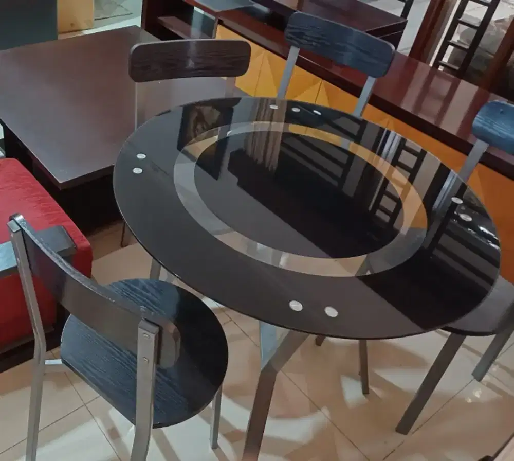 Meja Makan bulat kaca + 4 kursi