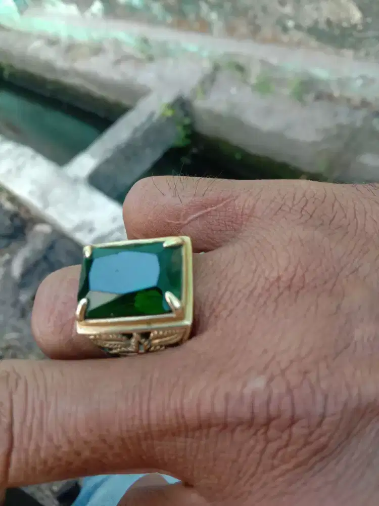 Cincin batu pria