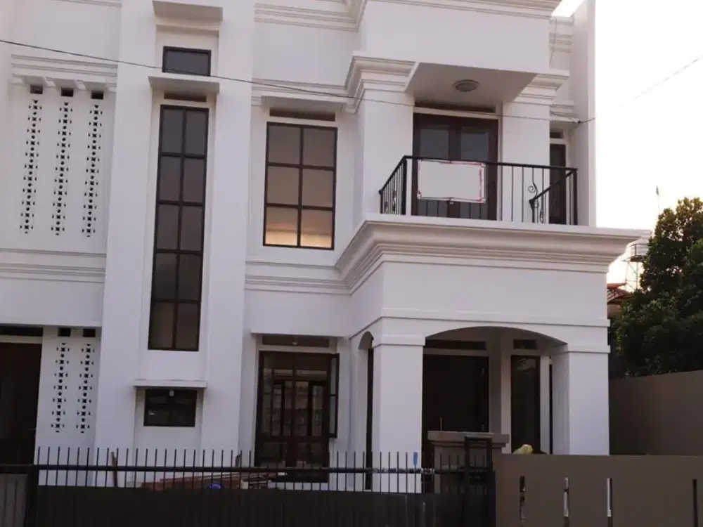 DIJUAL RUMAH CANTIK DI KAWASAN LEBAK BULUS JAKARTA SELATAN