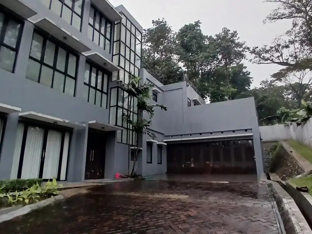 DISEWA RUMAH PREMIUM TAHUNAN 3 LANTAI NEGO NORTHRIDGE SENTUL CITY SSR788 A3