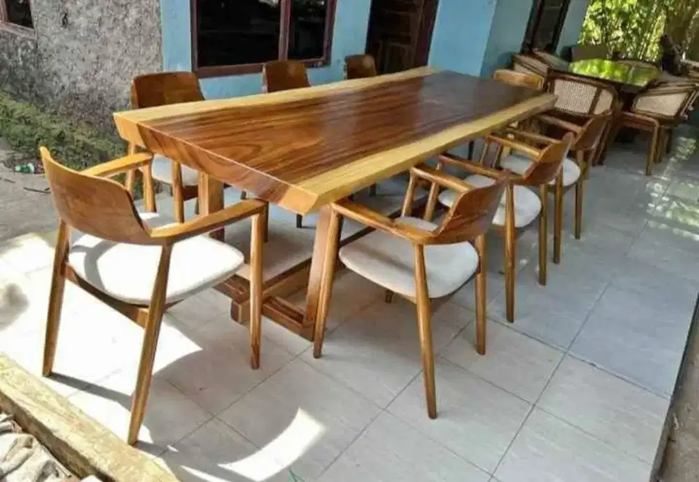 Meja makan trembesi kursi jati