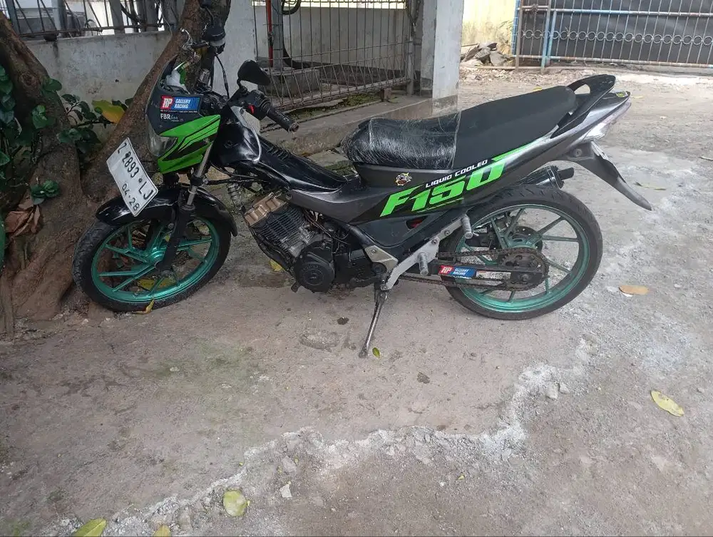 Satria Fu 2013 plat z pajak hidup TT bt hp