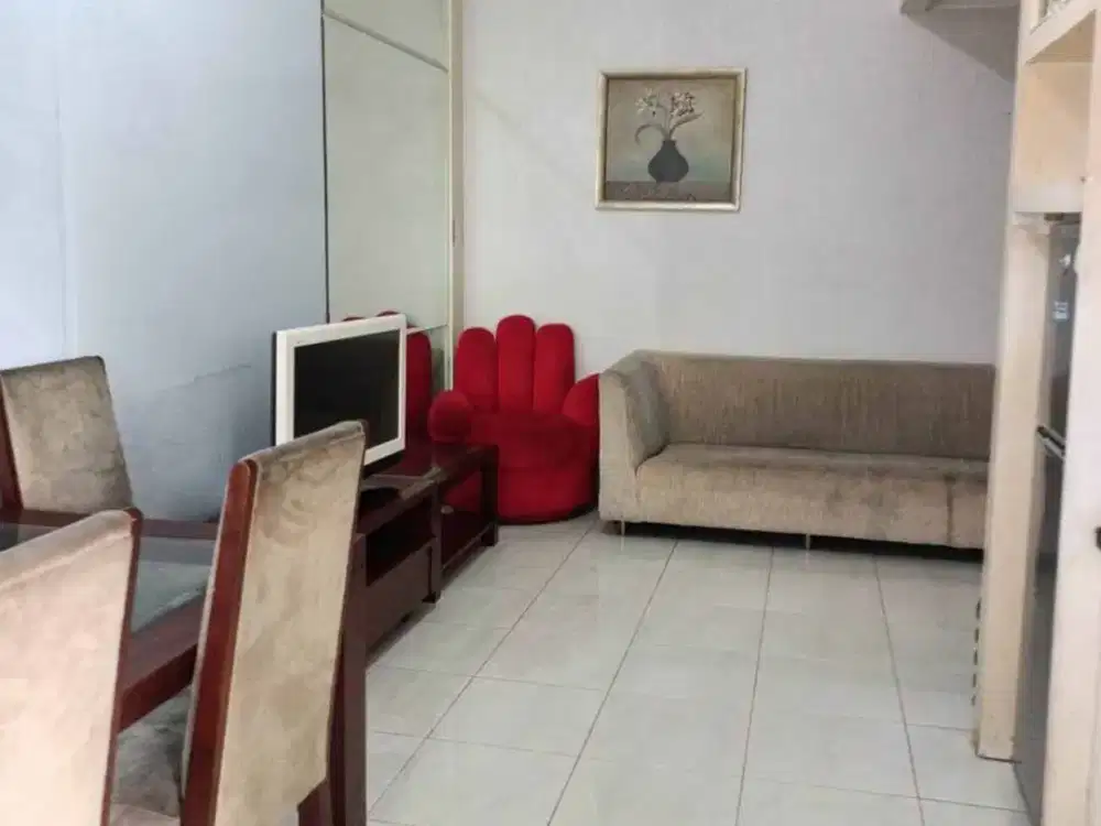 Jual Apartemen Sudirman Park 2 Kamar Tidur Lantai Rendah View Pool