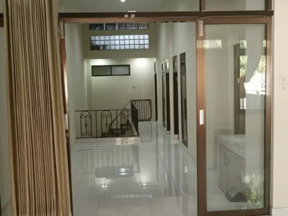 DI JUAL/ DISEWAKAN RUMAH PONDOK INDAH RUMAH 2 LANTAI