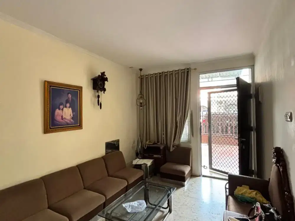 Dijual Rumah Deket Area Kuliner Taman Ratu  di Jakarta Barat