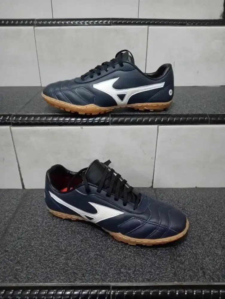Sepatu futsal kulit size jumbo
