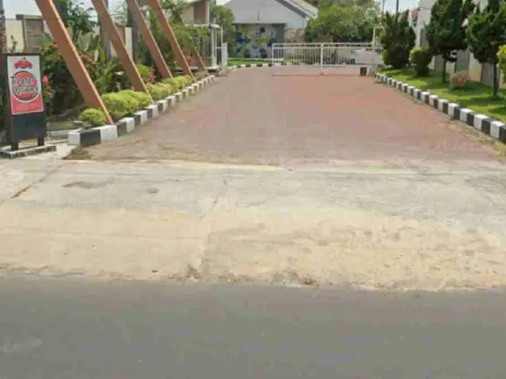 Di sewakan pinggir jalan bisa untuk kantor/rumah tinggal di depan no.1