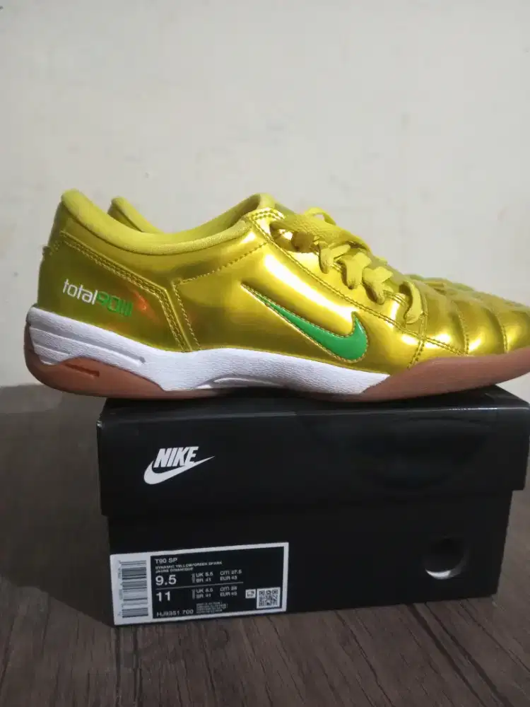 Nike Total 90 Yellow Metallic size 9,5/43