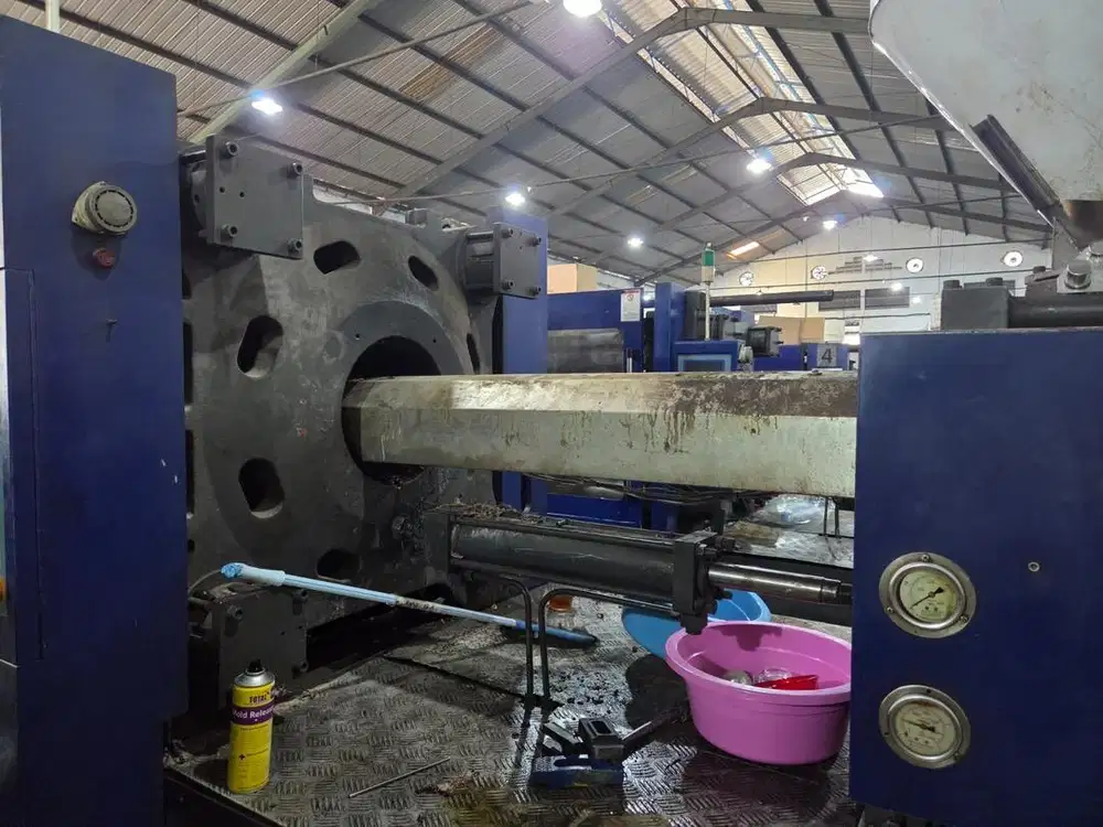 Mesin Plastik Injection HaiTian SERVO 380 TON 2012 Moulding Injection