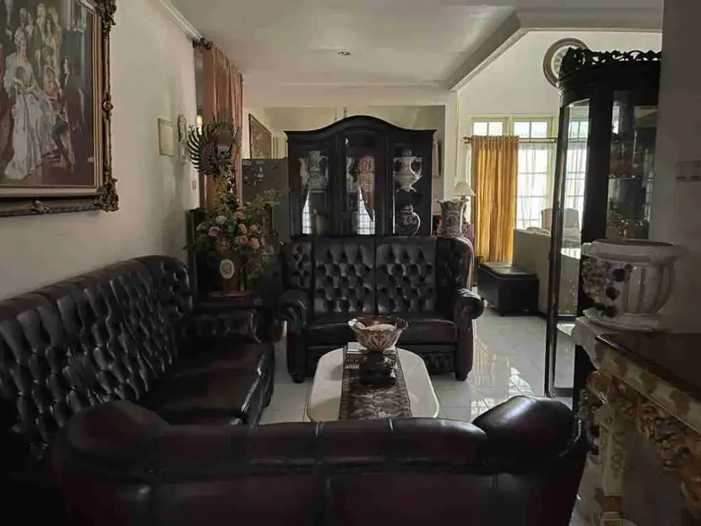 JUAL RUMAH CANTIK SEMI FURNISHED DI SECOND BOULEVARD KOTA WISATA CIBUBUR