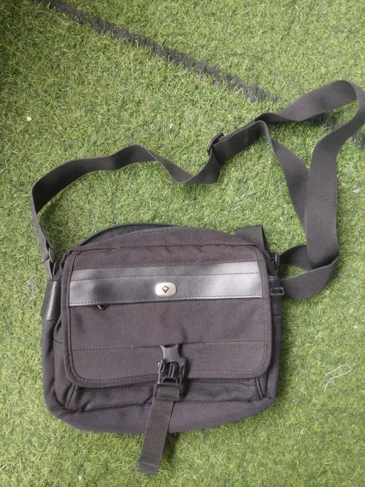 Tas selempang bodypack original mulus nominus warna pekat