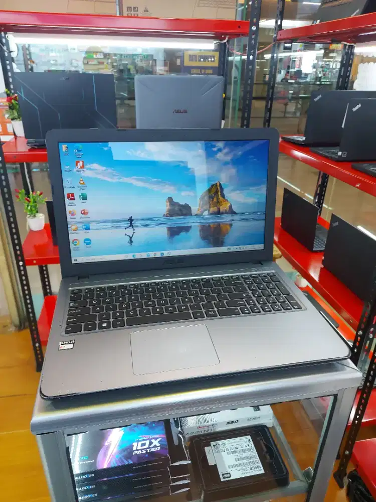 Laptop ASUS X540Y AMD E1-7010 R2/2gb/Ssd 128gb