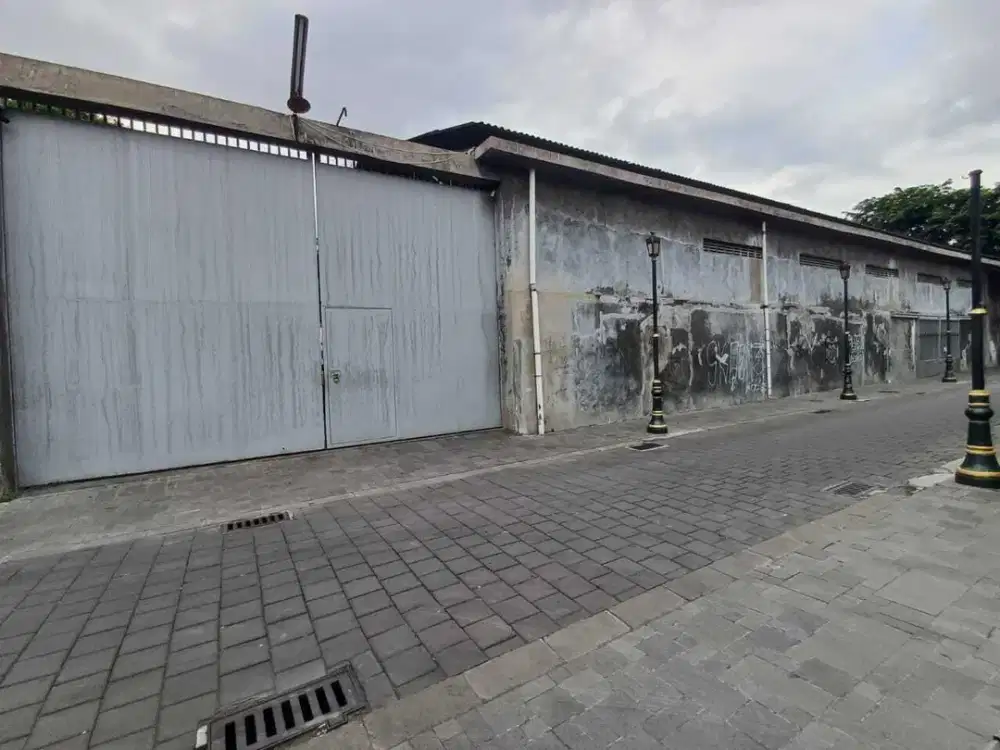 Gudang Strategis Lokasi Pinggir jalan di Tanjung Mas, Semarang
