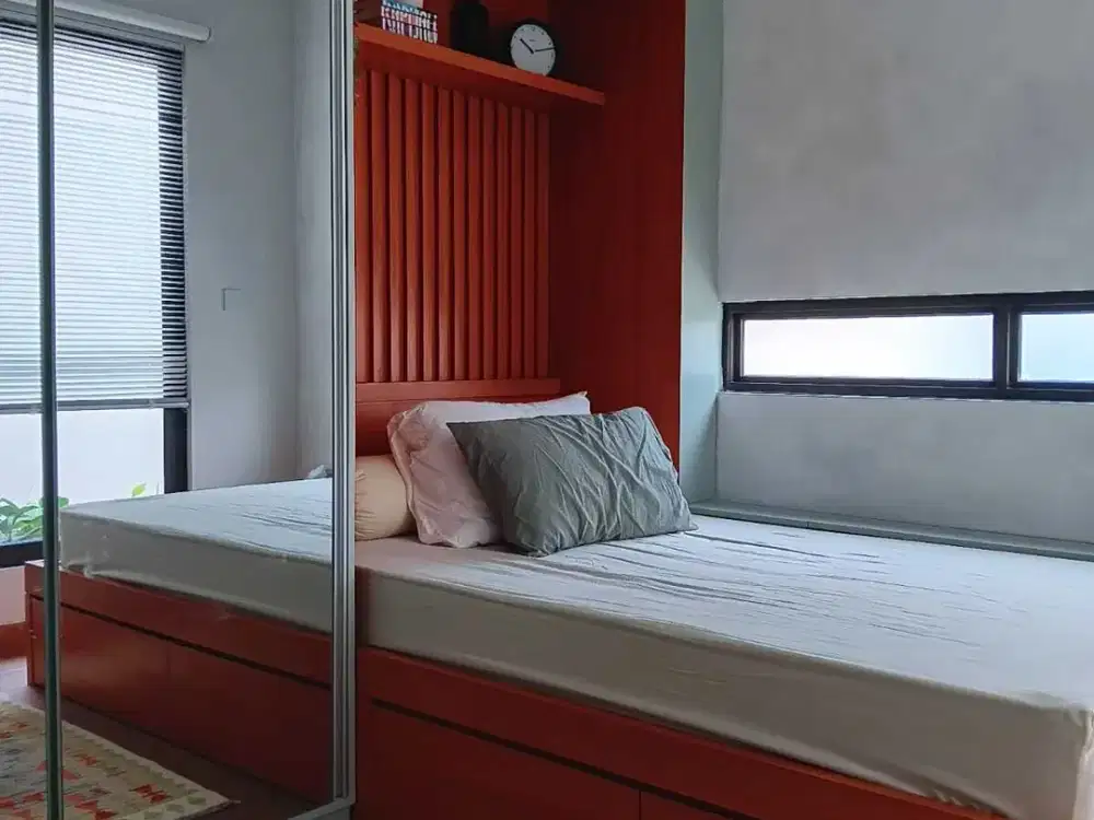 DISEWAKAN RUMAH FURNISHED CLUSTER FLORA SUMMARECON