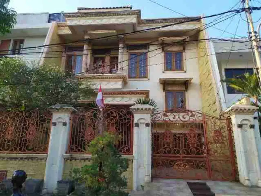 rumah cantik 2 lantai rapi