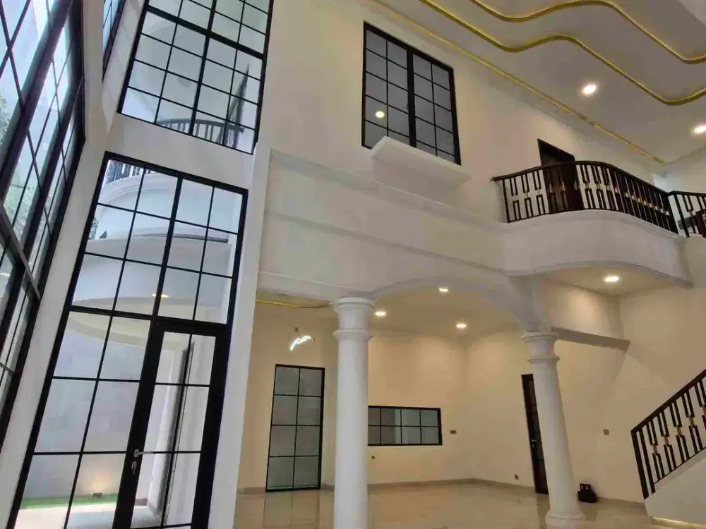 DIJUAL CEPAT RUMAH SHM 3 LT LUAS 700M 4+1 KAMAR TOMANG JAKARTA BARAT