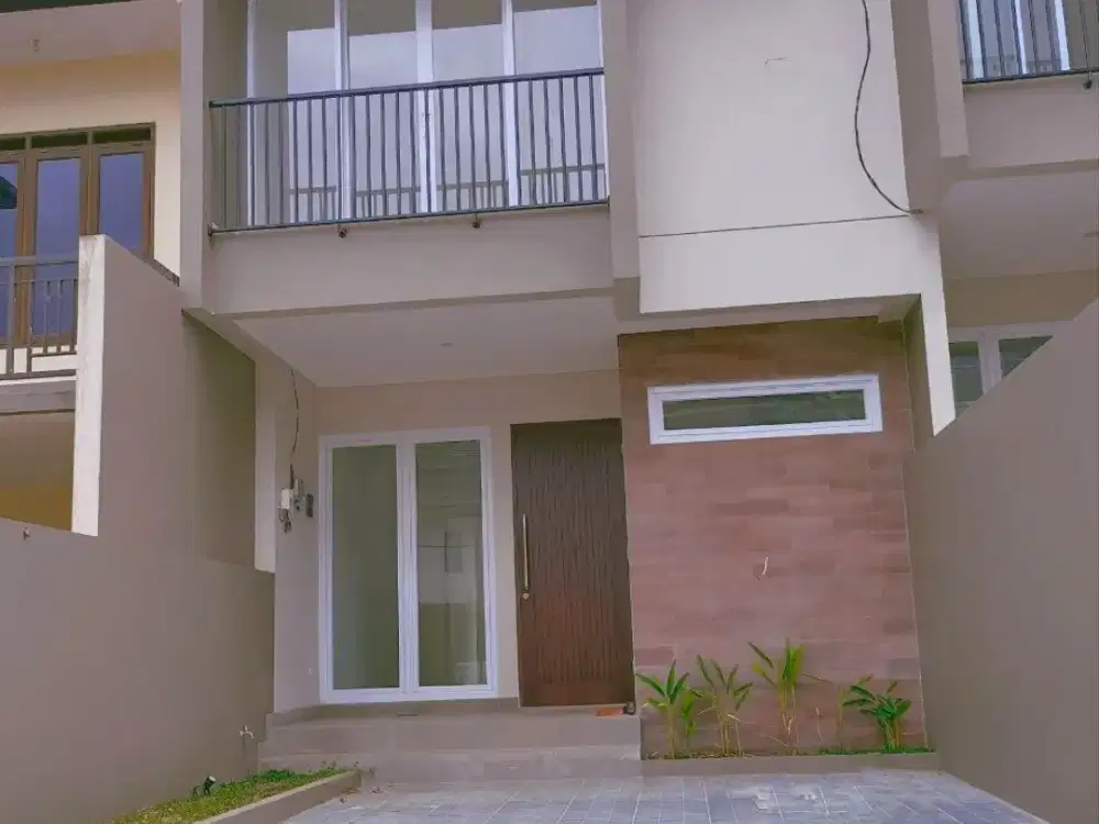 Rumah baru 2 lantai dalam komplek di sayap gegerkalong, sarijadi