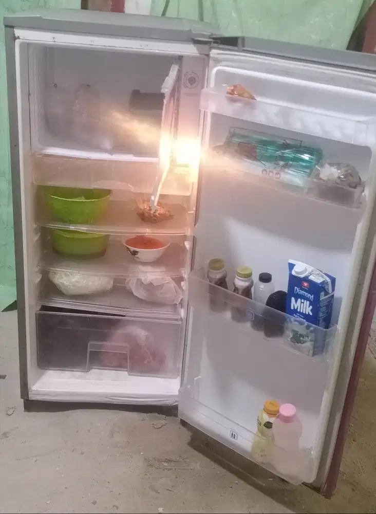 Kulkas 1 Pintu  LG. (Bisa diantar dalam kota padang)