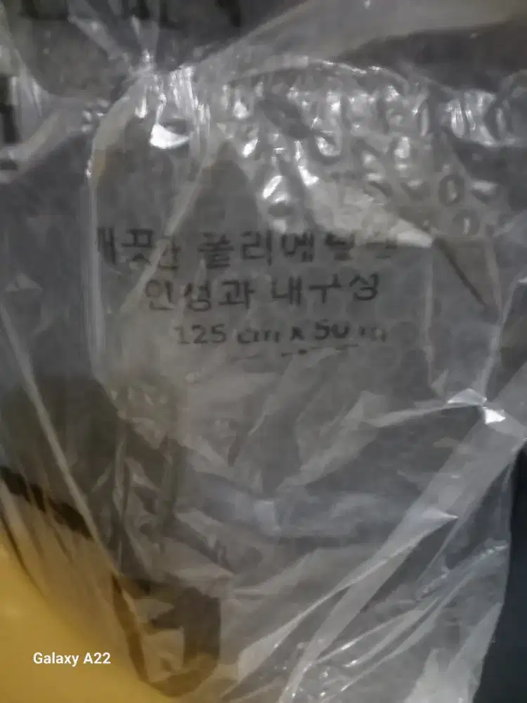 Bubble warp warna hitam ukuran 125cmx50m