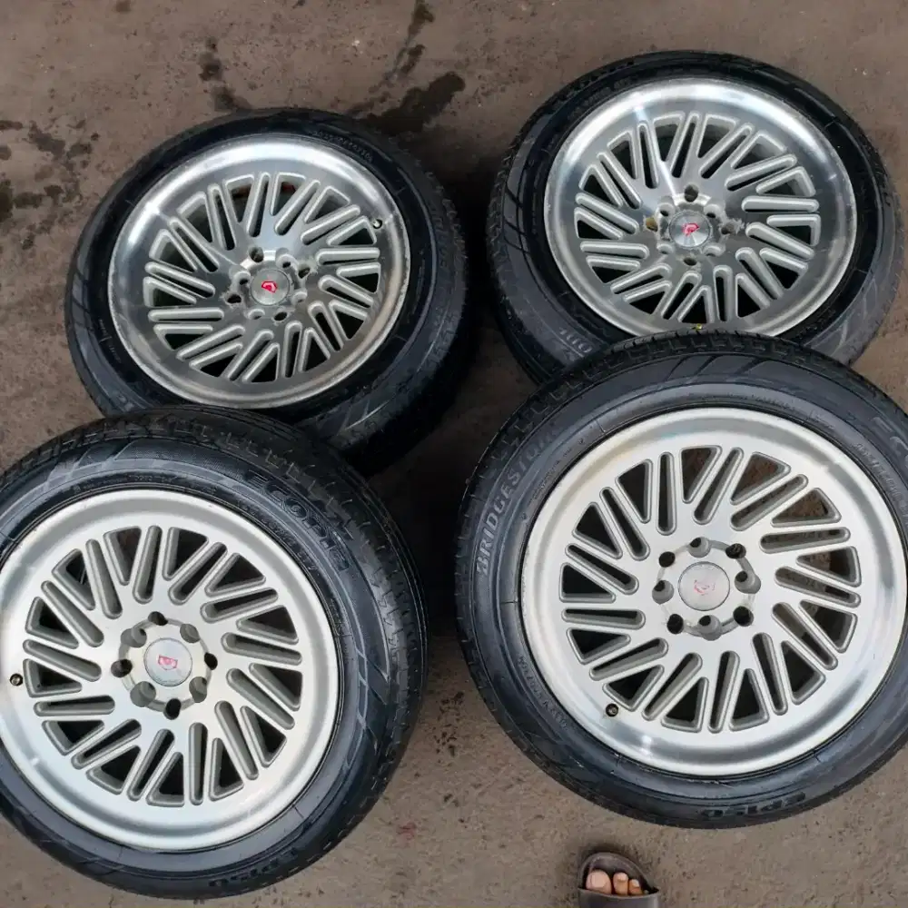 Velg Vossen ring 16x7-8 pcd 4x100/114,3 ET 30-25 ban 195/55 R16 4pcs