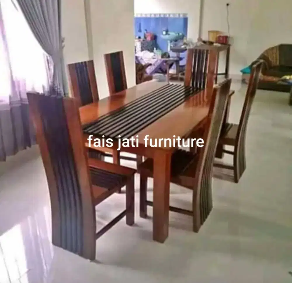 Meja makan minimalis jati