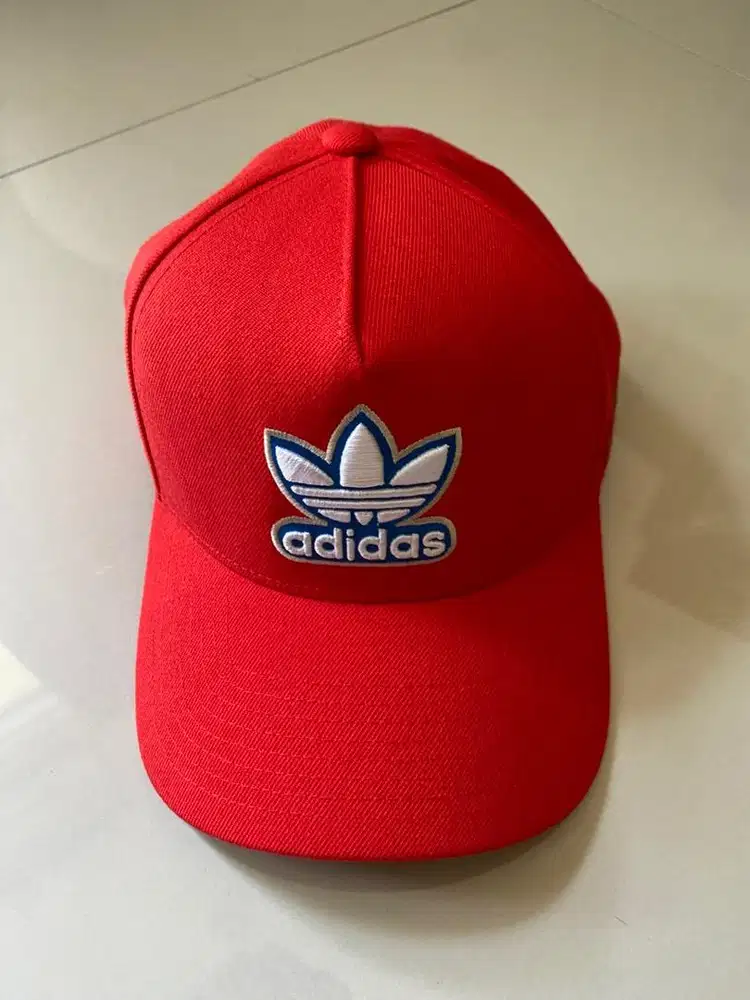 Topi Adidas merah