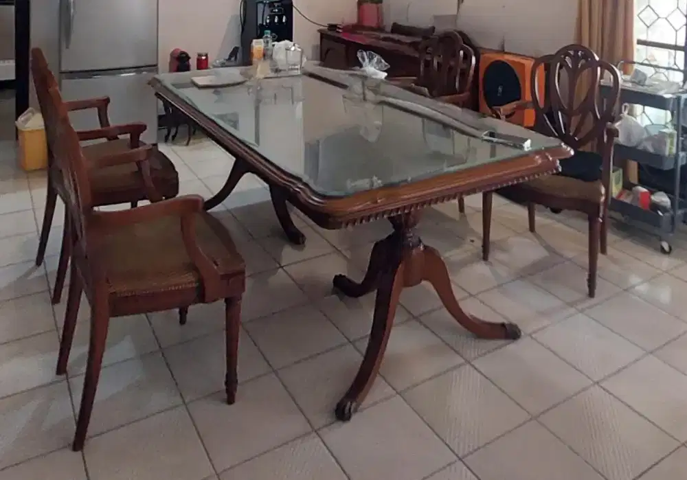 Meja makan untuk 6 org