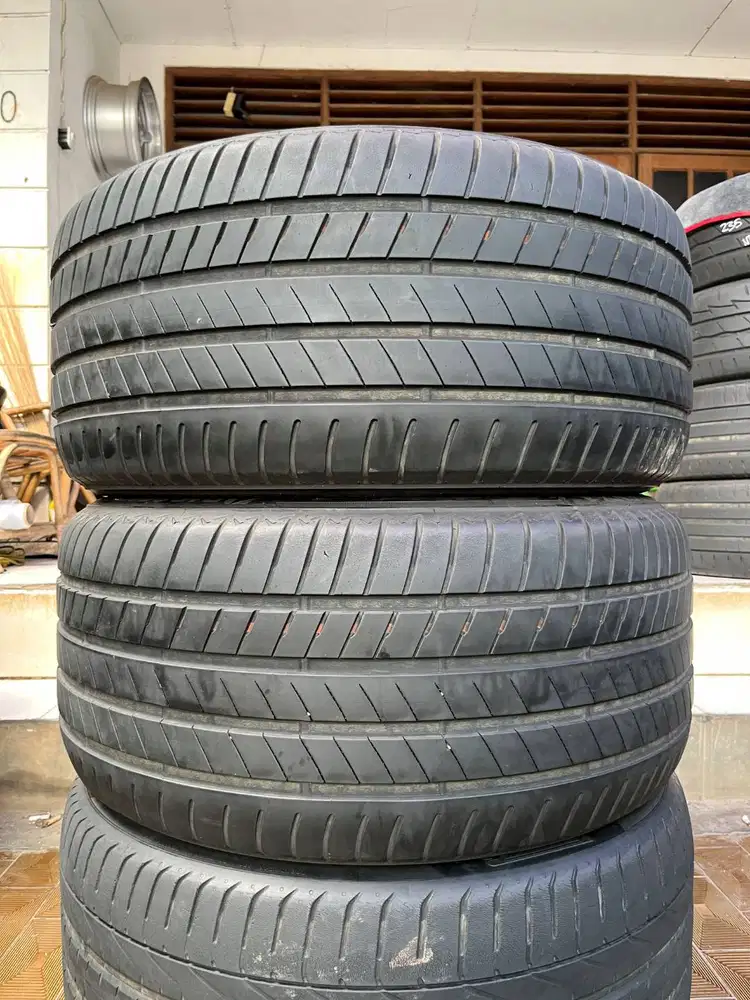 Ban Bridgestone Alenza 001 RFT 305 40 r20 2Pcs
