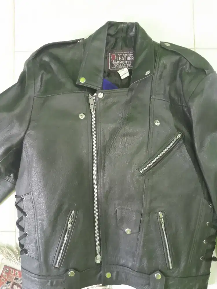 Di jual jaket kulit asli bs nego
