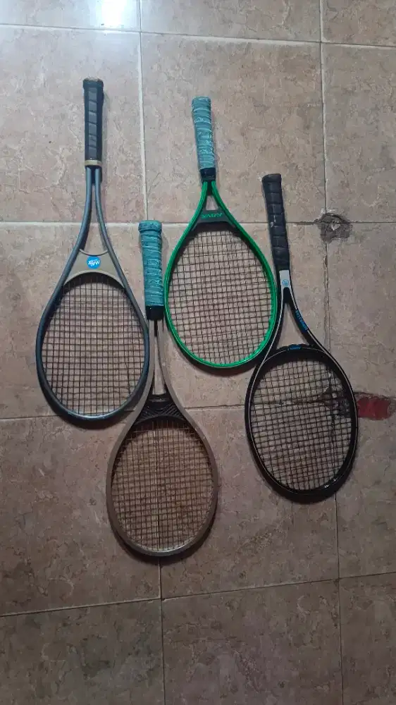 Raket tenis jadul 4pcs ( khusus take all / tidak di ecer)