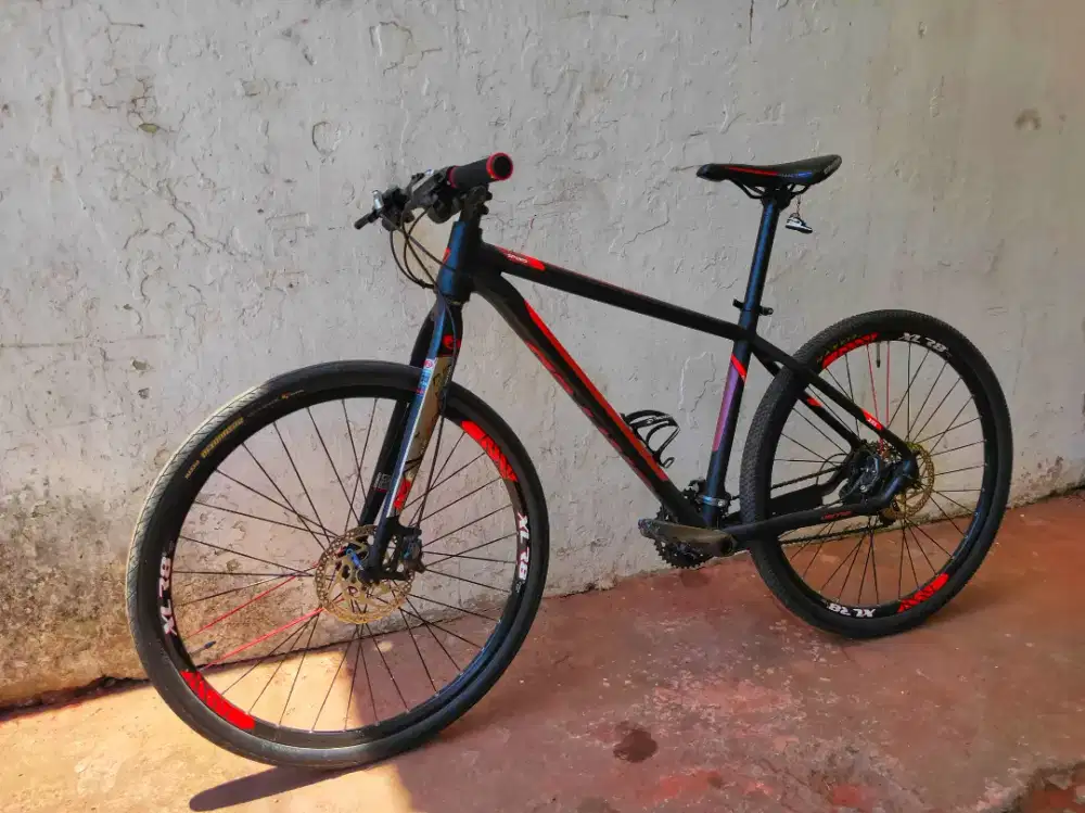 Sepeda Hybrid size M