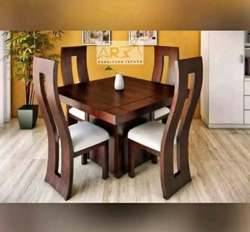 Meja makan minimalis jati
