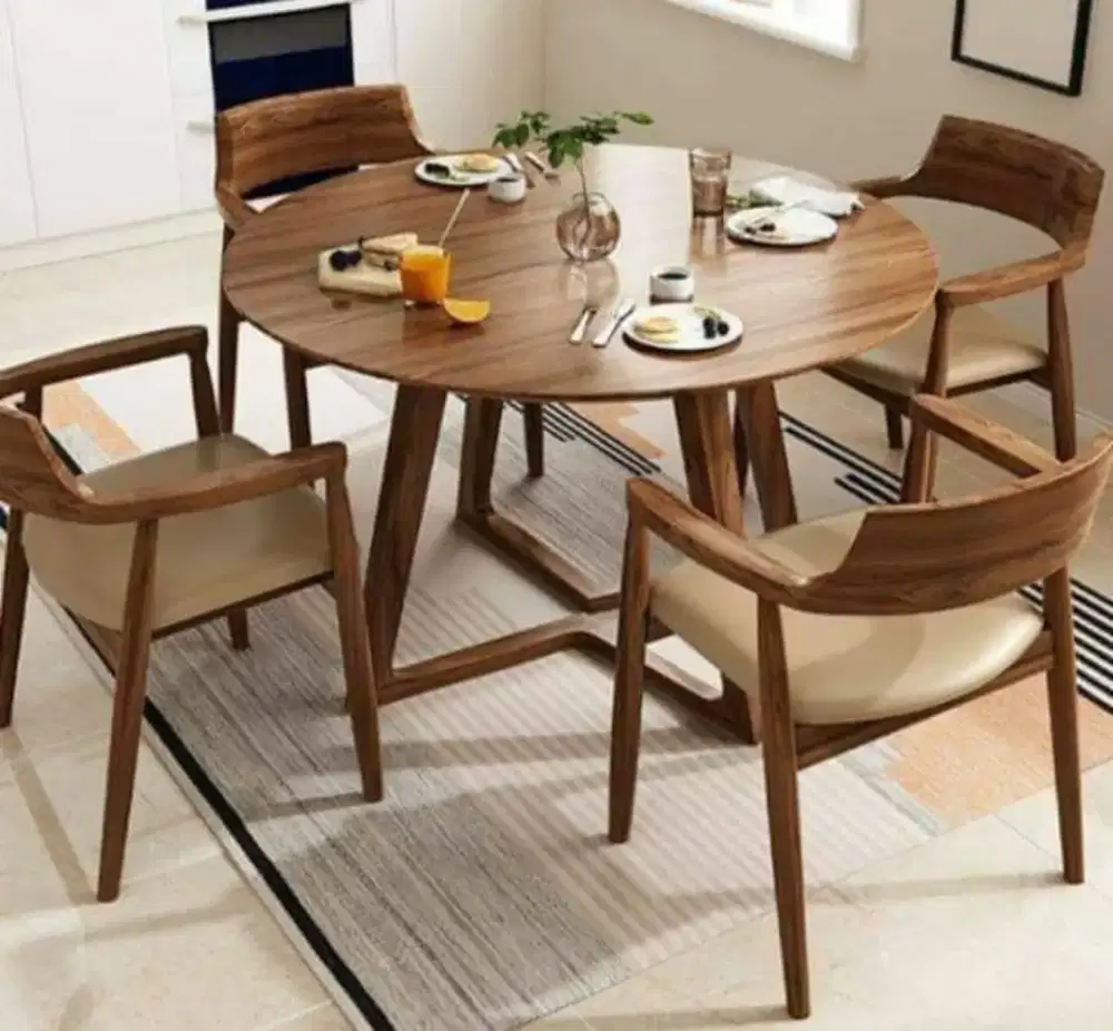 Meja makan bundar jati