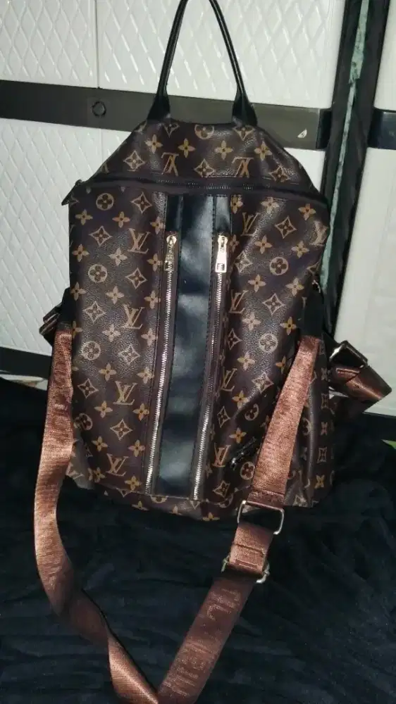 Tas gendong multifungsi