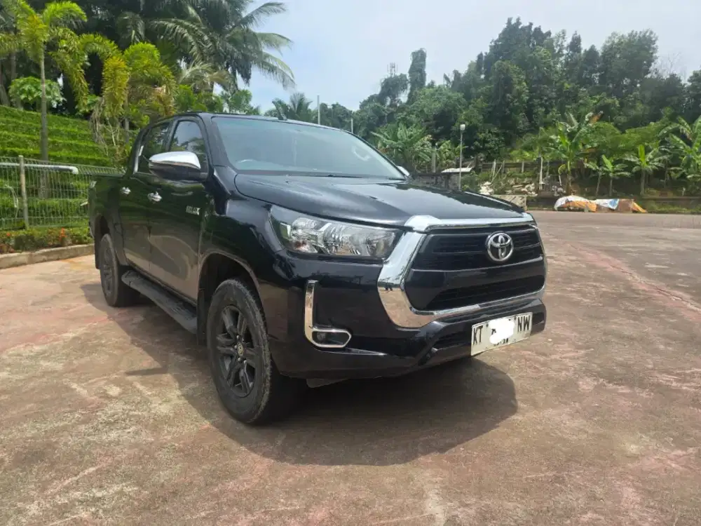 Mobil Toyota Hilux 2023